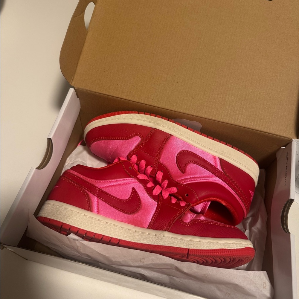 Nike Vibrant Red and Pink Low-Top Sneakers